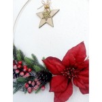 Χριστουγεννιάτικο στεφάνι μεταλλικό, πράσινο  με κόκκινα  berries frosted, αλεξανδρινό, χρυσό ξύλινο αστέρι, 40cm